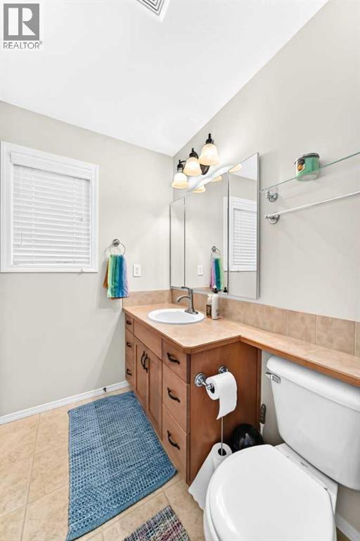 520 Couleesprings Crescent S Property Photo 18
