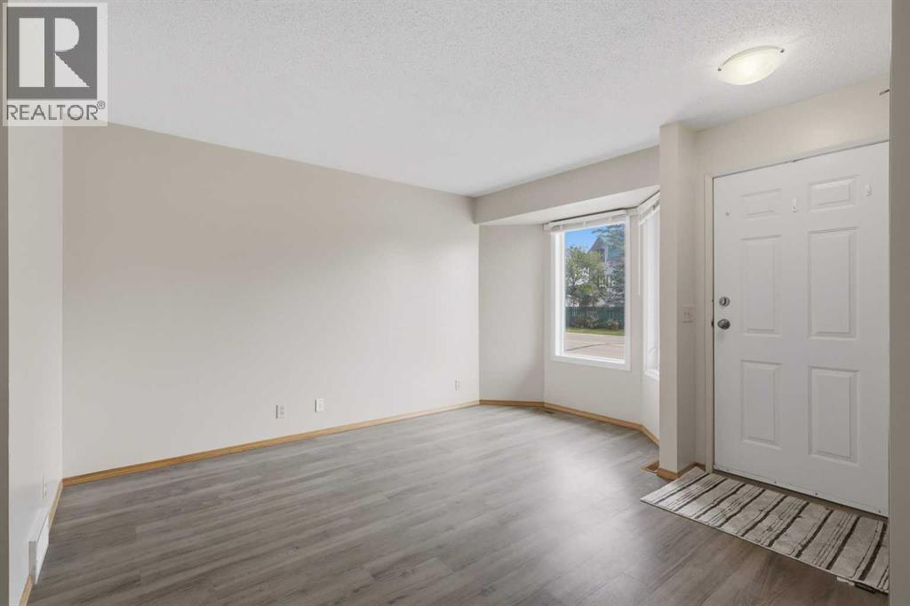 5414 45 Street Property Photo 3
