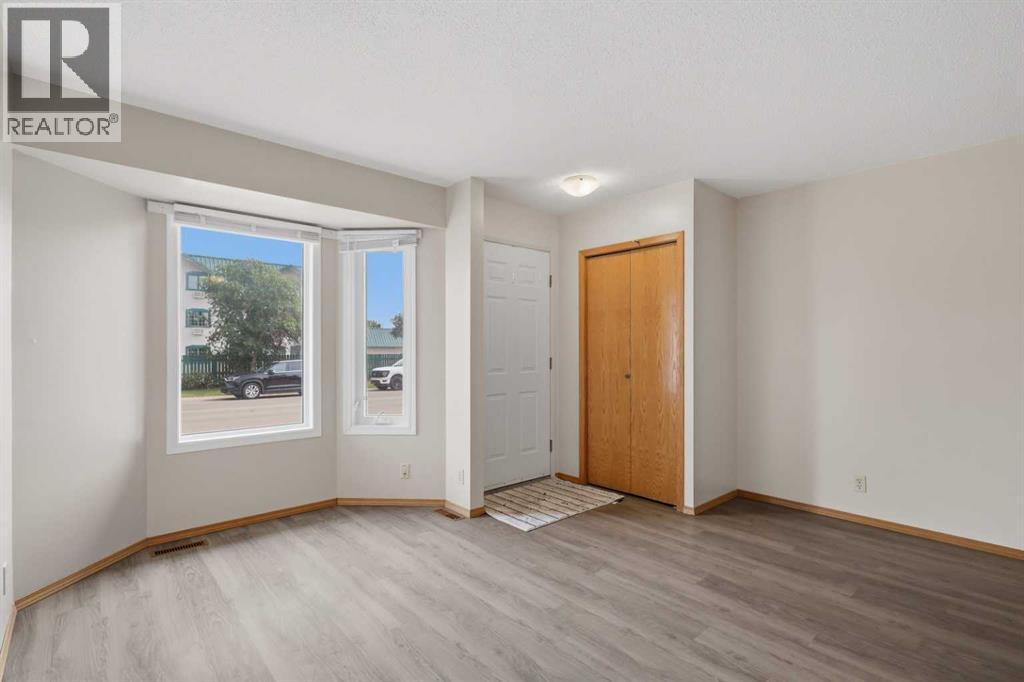 5414 45 Street Property Photo 4