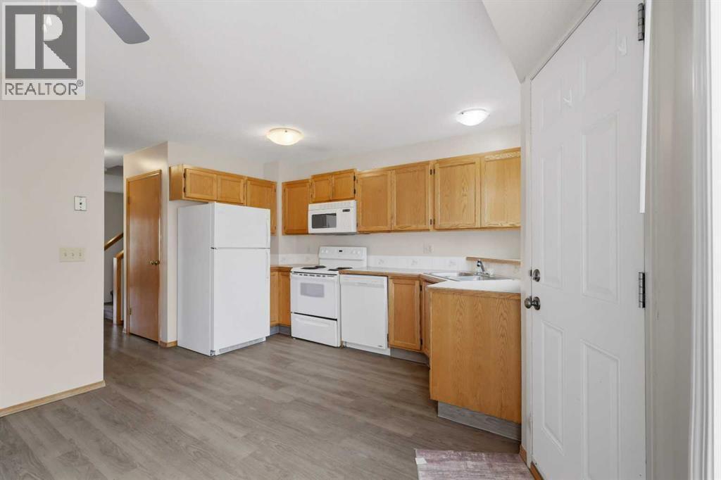 5414 45 Street Property Photo 5