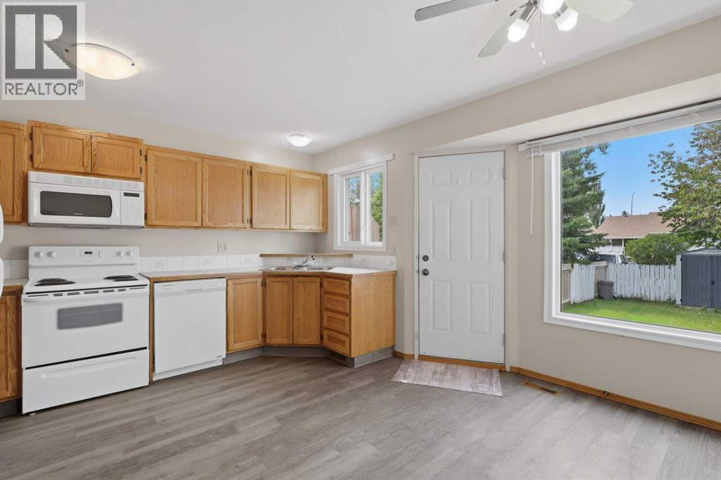 5414 45 Street Property Photo 6
