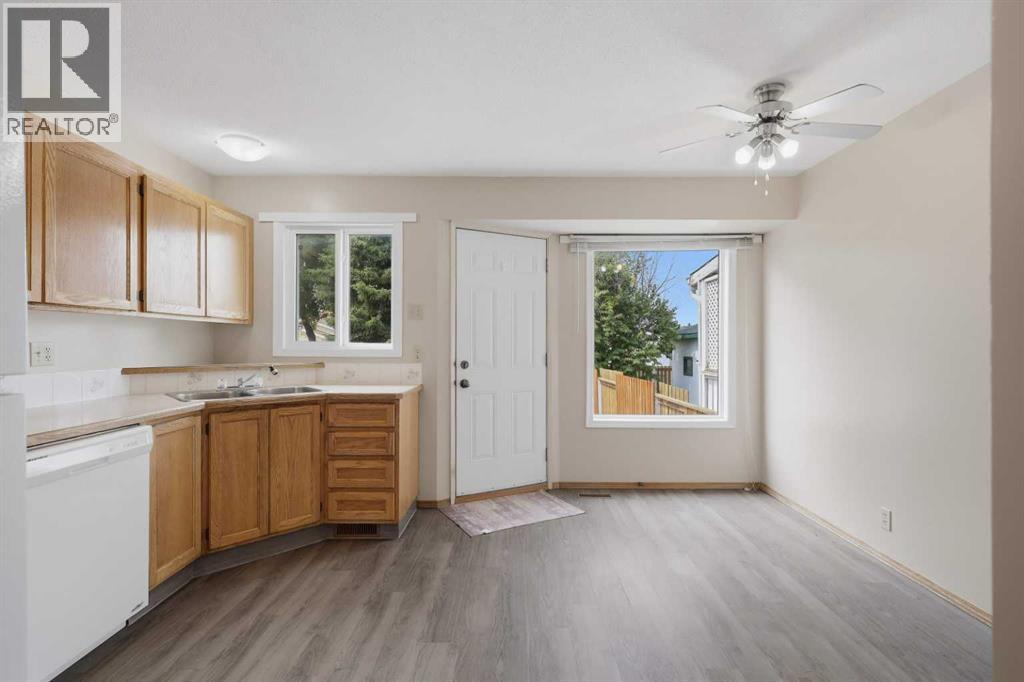 5414 45 Street Property Photo 7