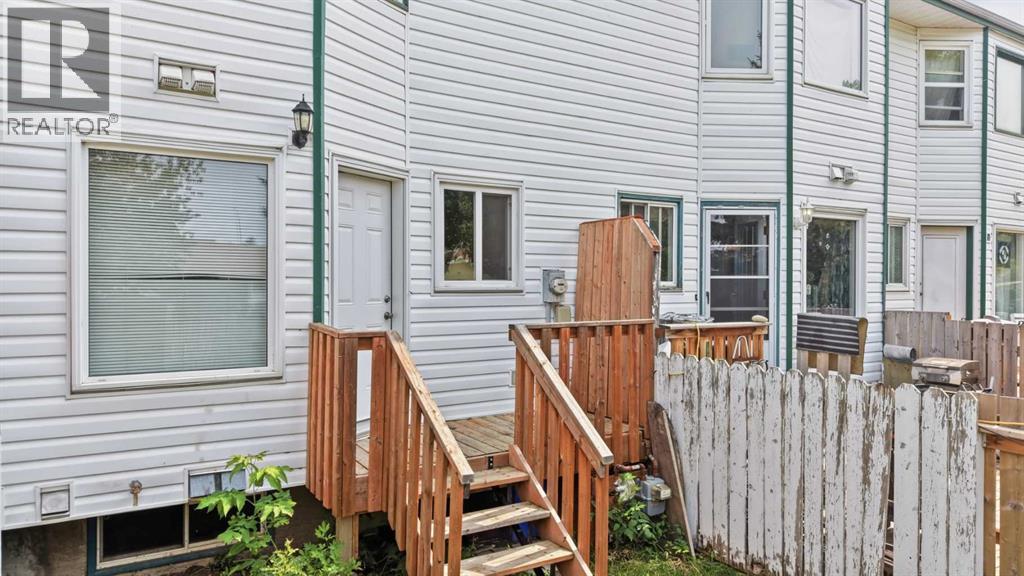 5414 45 Street Property Photo 8