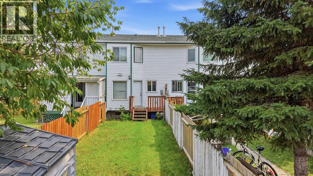 5414 45 Street Property Photo 9