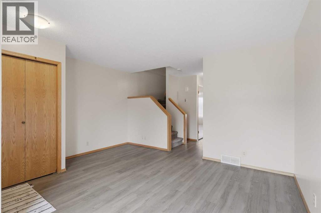 5414 45 Street Property Photo 14
