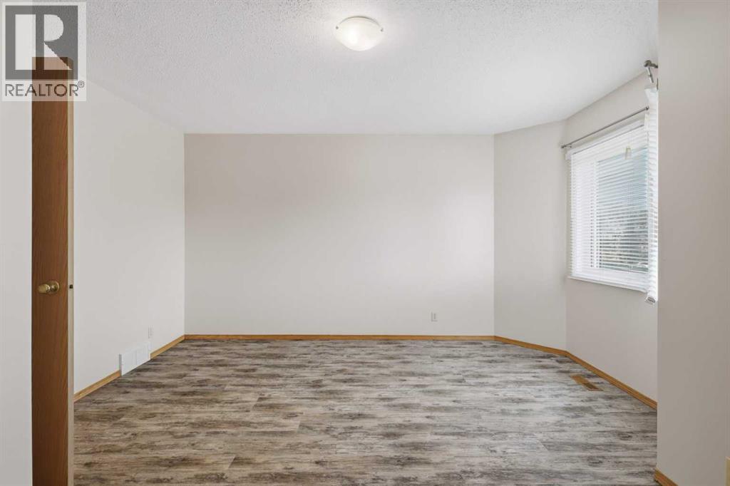 5414 45 Street Property Photo 24