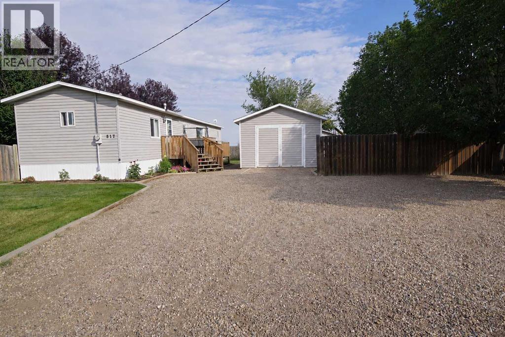 817 2 Street S Property Photo 1