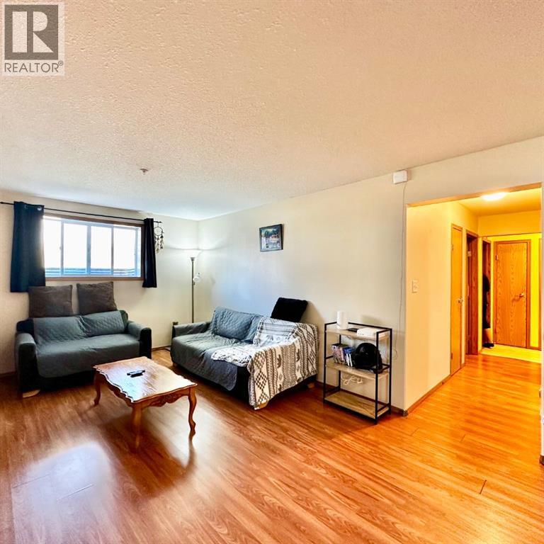 9508 99 Street Property Photo 4