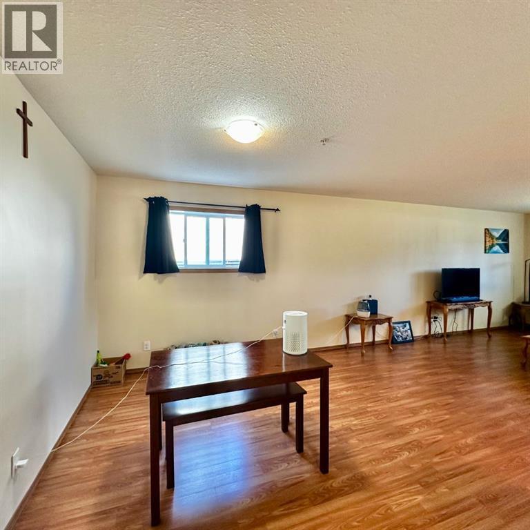9508 99 Street Property Photo 6