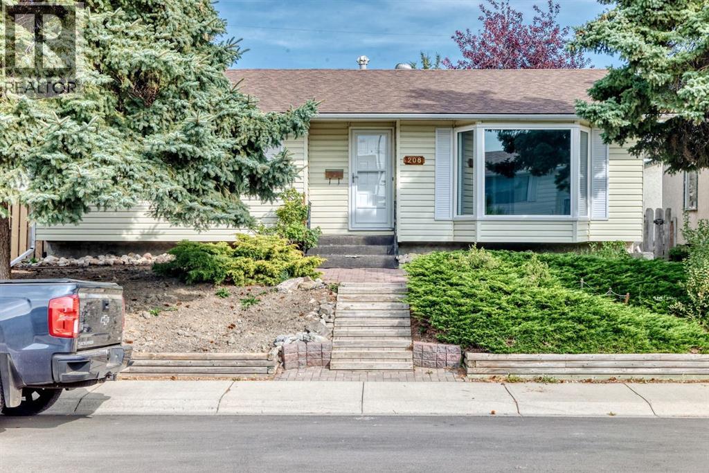 208 Penbrooke Way Se Property Photo 2