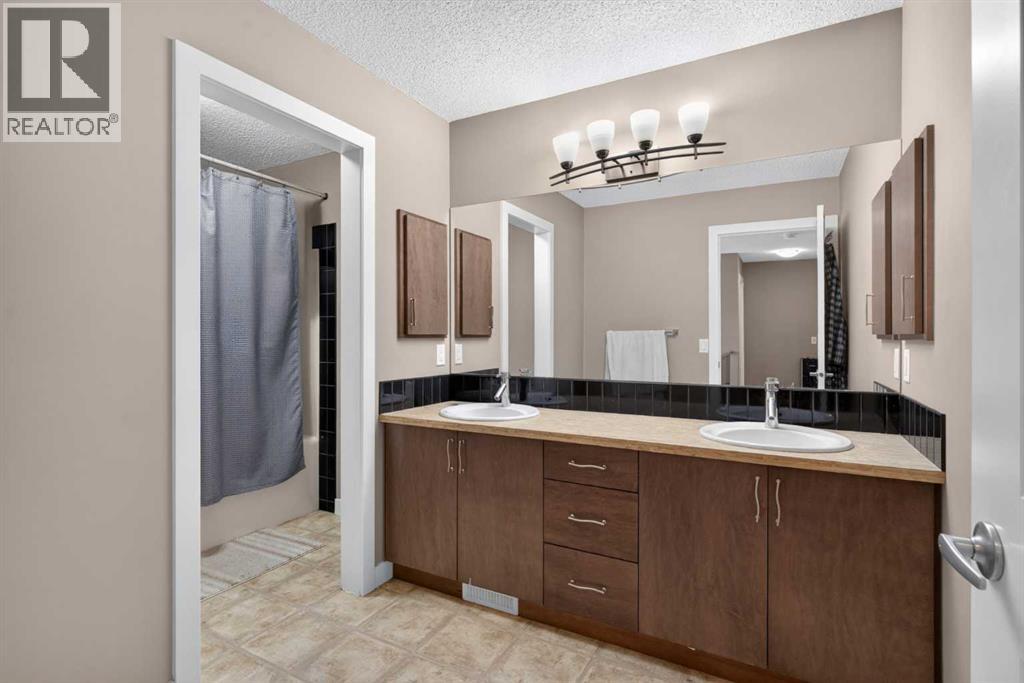4 Sunset Square Property Photo 28
