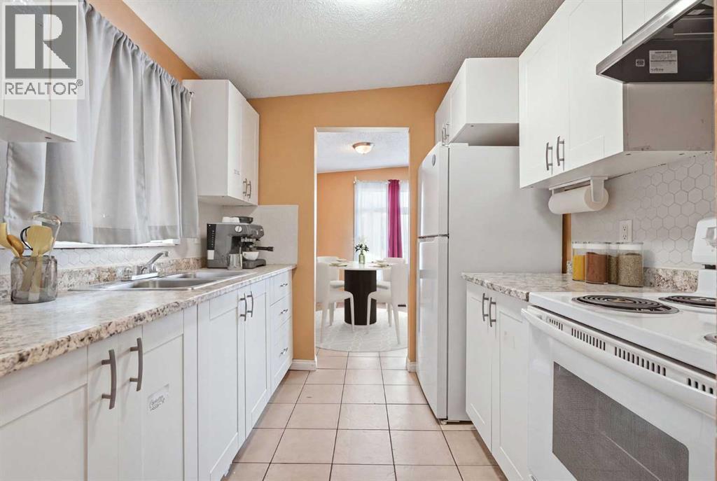 2615/2613 39 Street Se Property Photo 8