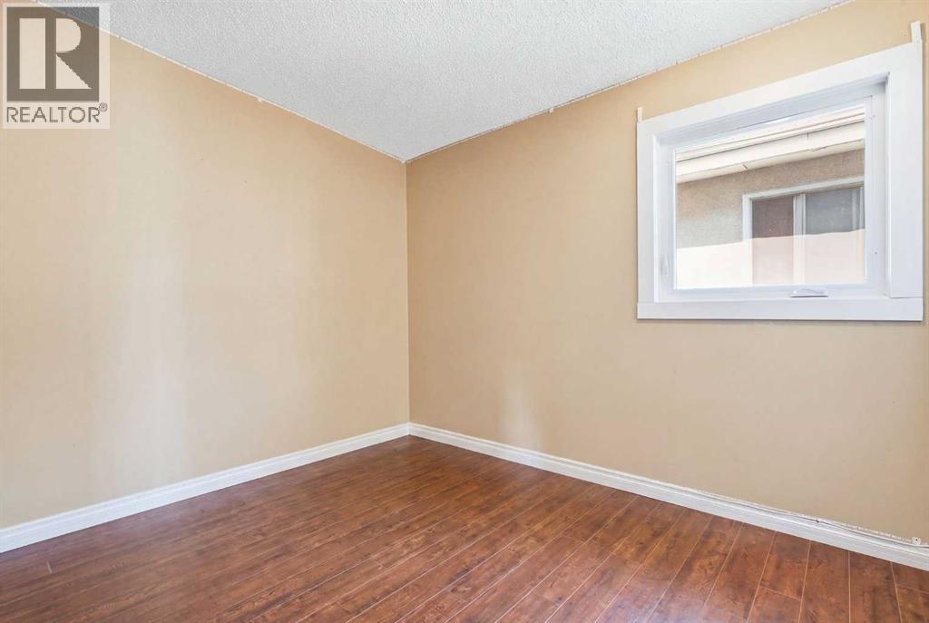 2615/2613 39 Street Se Property Photo 11