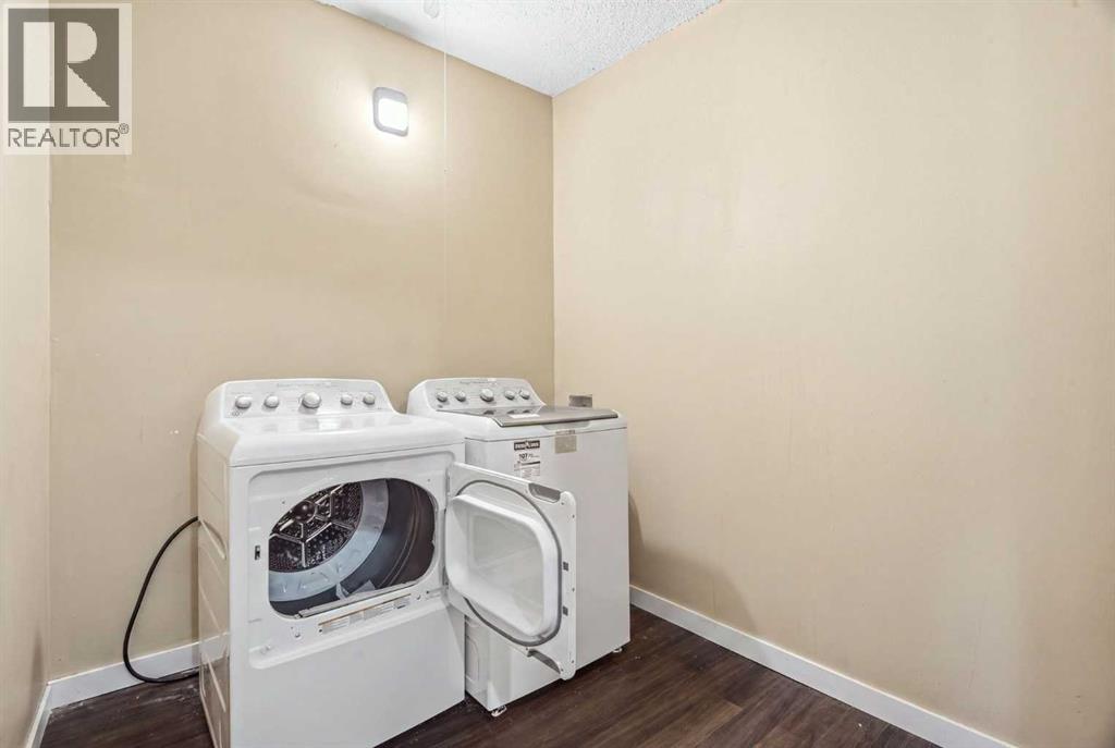 2615/2613 39 Street Se Property Photo 16
