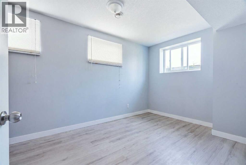 2615/2613 39 Street Se Property Photo 20