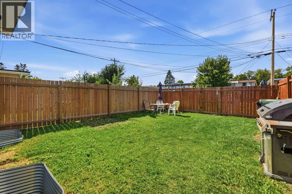 2615/2613 39 Street Se Property Photo 37