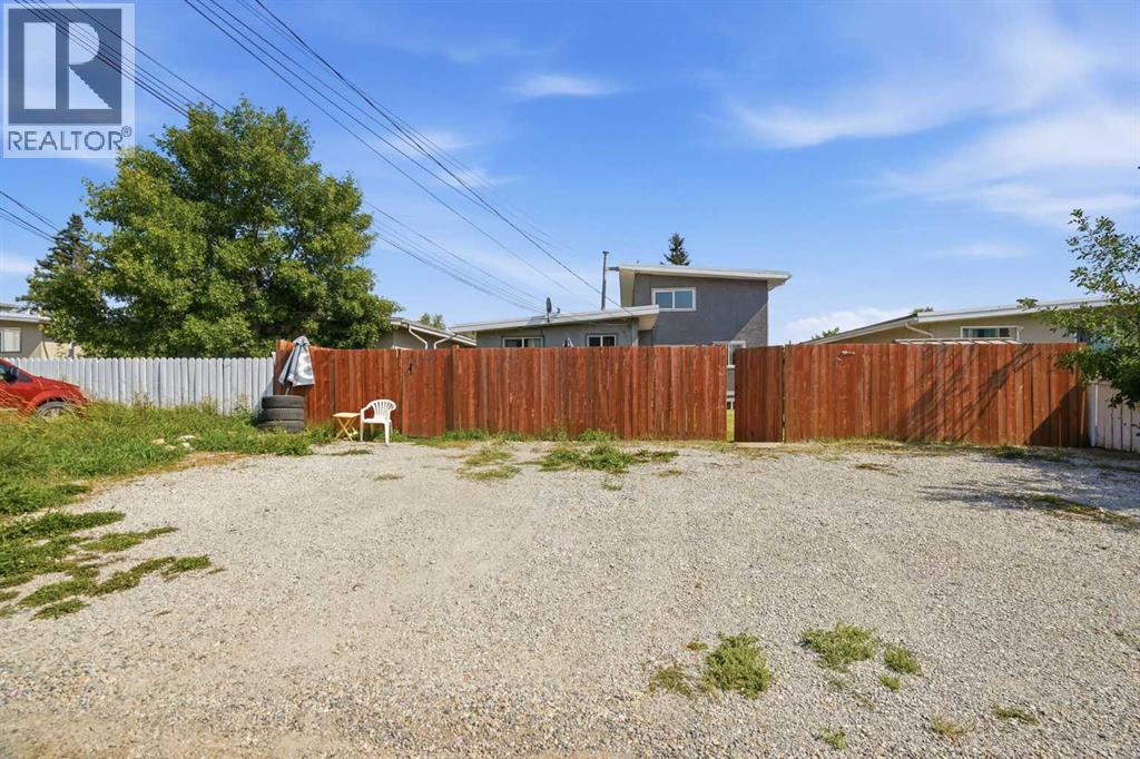 2615/2613 39 Street Se Property Photo 38