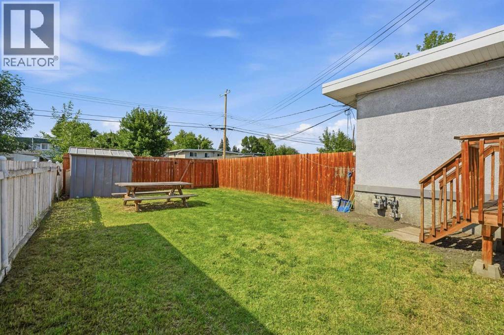 2615/2613 39 Street Se Property Photo 39
