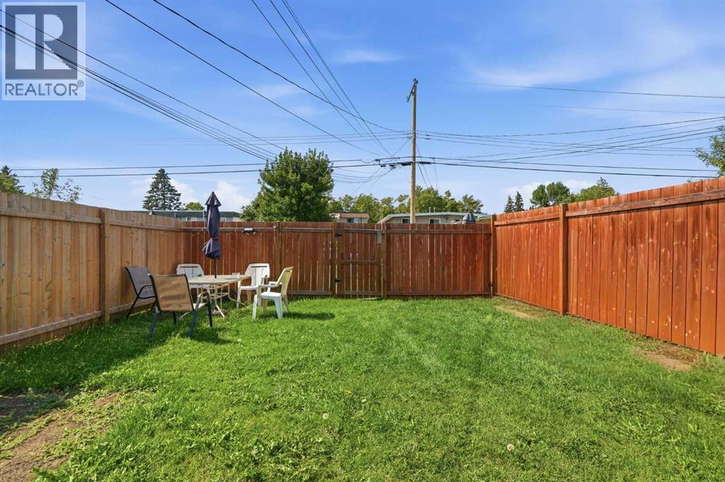2615/2613 39 Street Se Property Photo 41