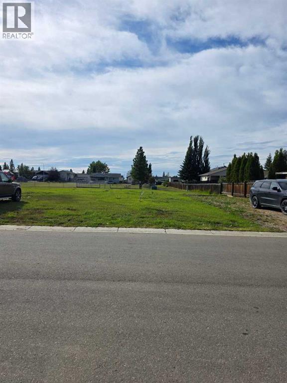 4532 44 Street Property Photo 1