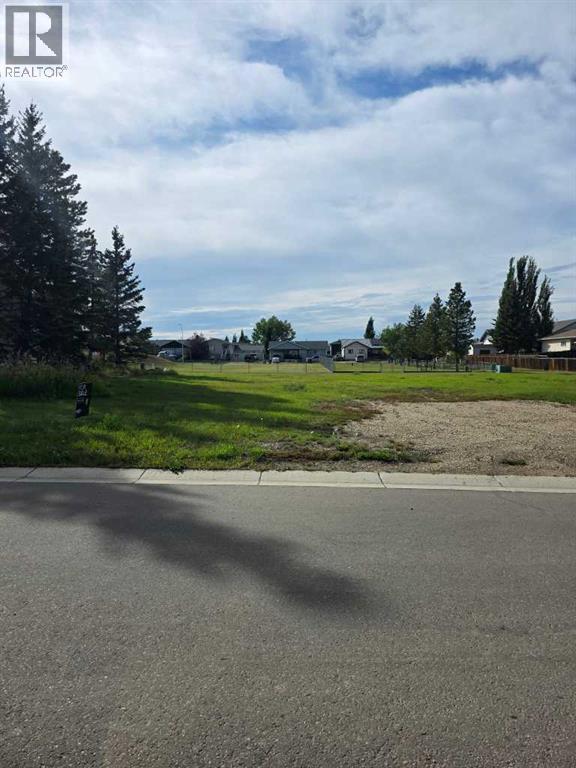 4528 44 Street Property Photo 1