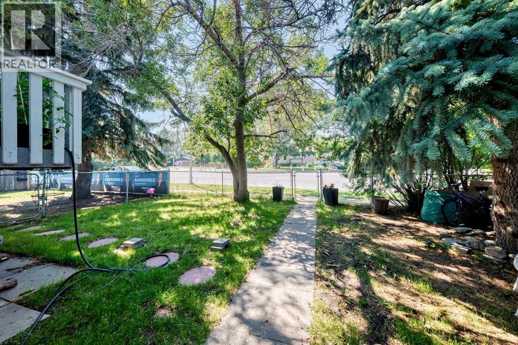 7726 & 7728 34 Avenue Nw Property Photo 2