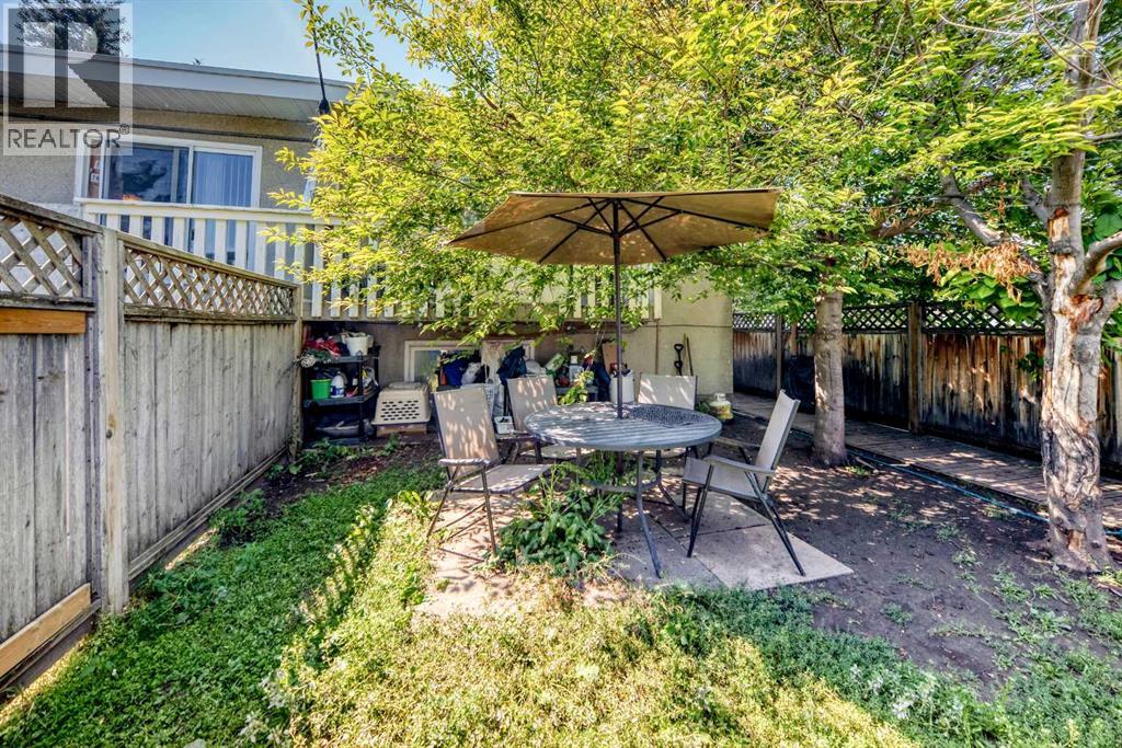 7726 & 7728 34 Avenue Nw Property Photo 4