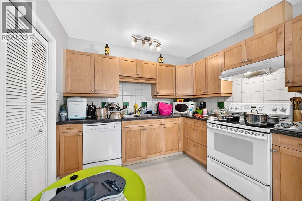 7726 & 7728 34 Avenue Nw Property Photo 23