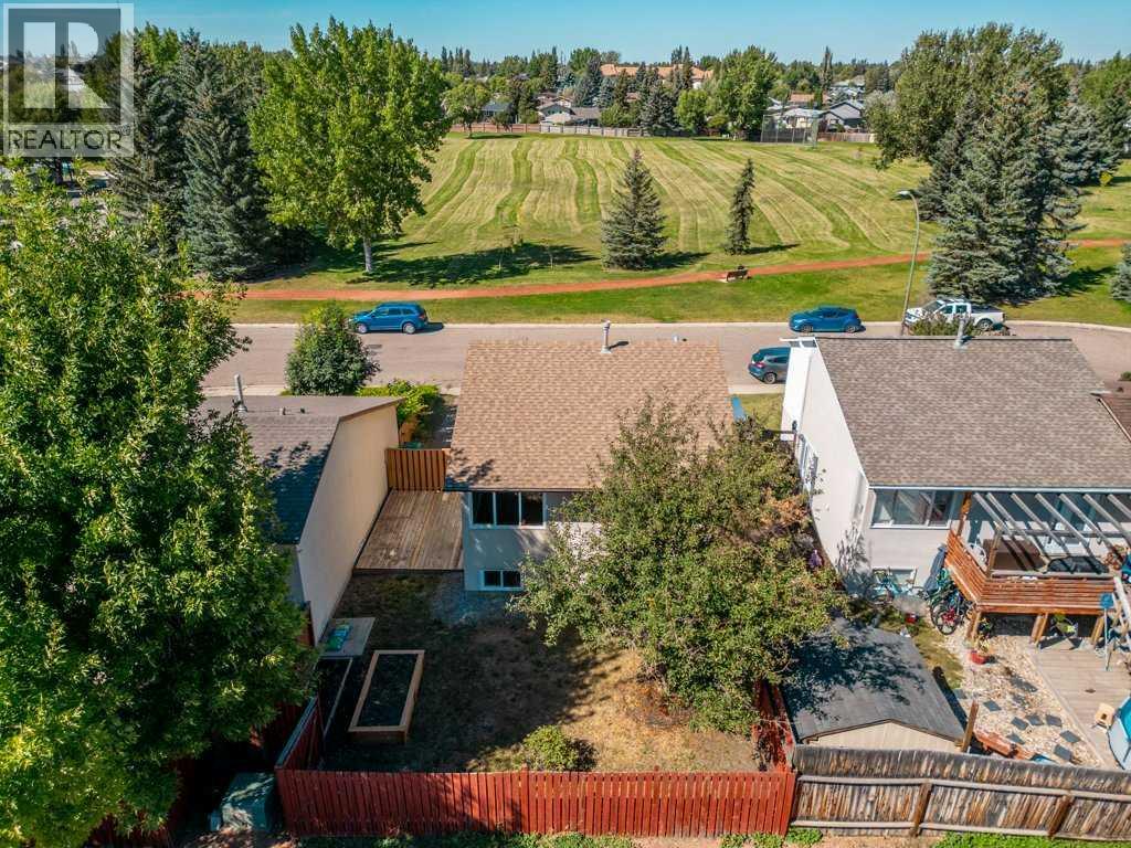 8 Columbia Bay W Property Photo 1