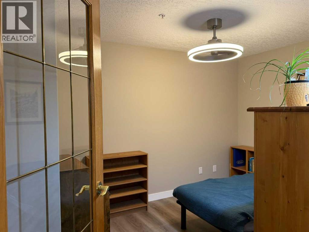 4805 45 Street Property Photo 3