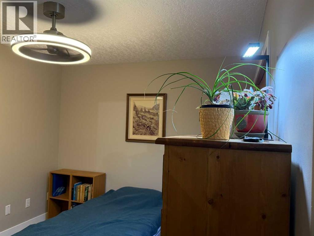 4805 45 Street Property Photo 4