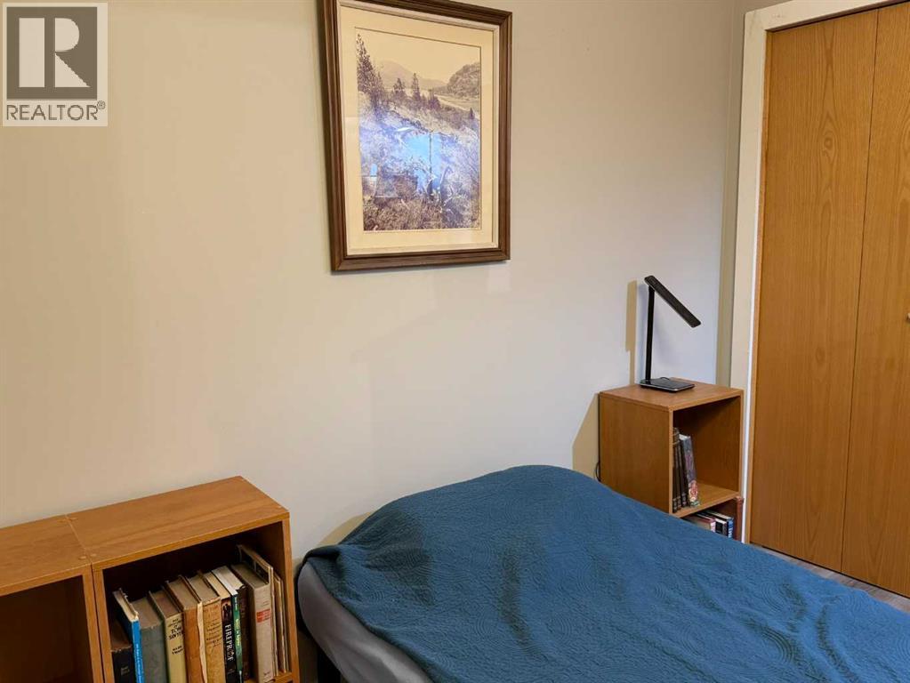 4805 45 Street Property Photo 5