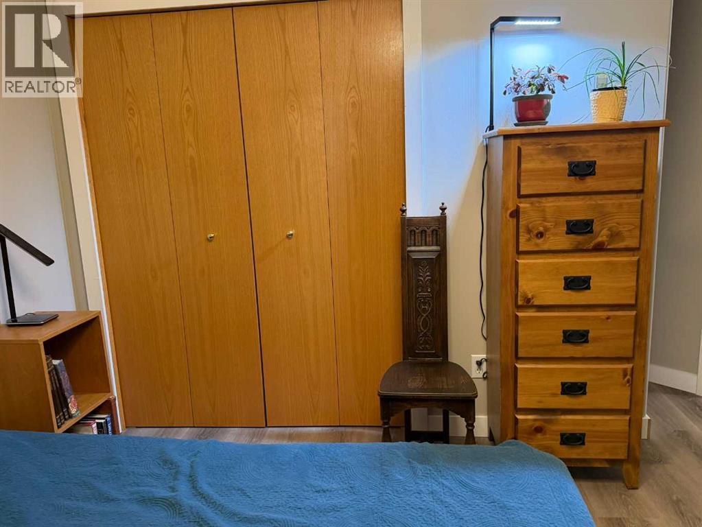 4805 45 Street Property Photo 6