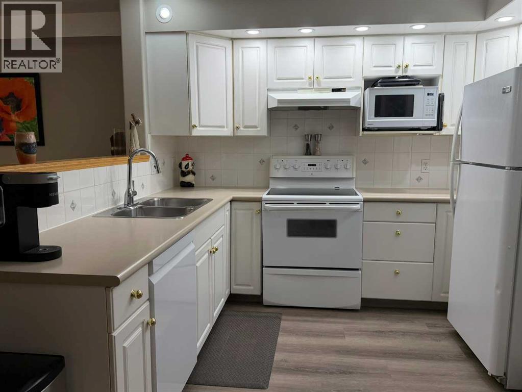 4805 45 Street Property Photo 7
