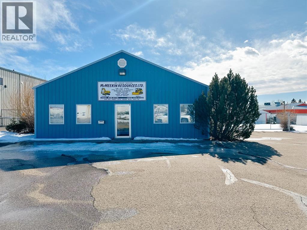 4427 45 Avenue Property Photo 1