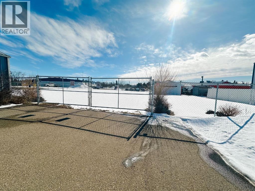 4427 45 Avenue Property Photo 3
