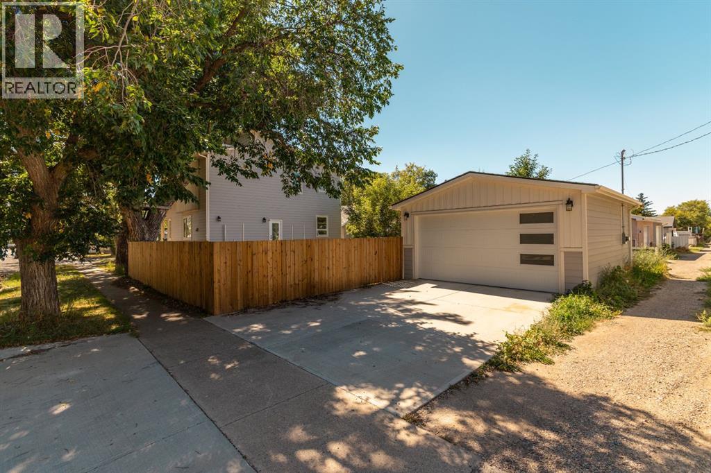 624 19 Street N Property Photo 33