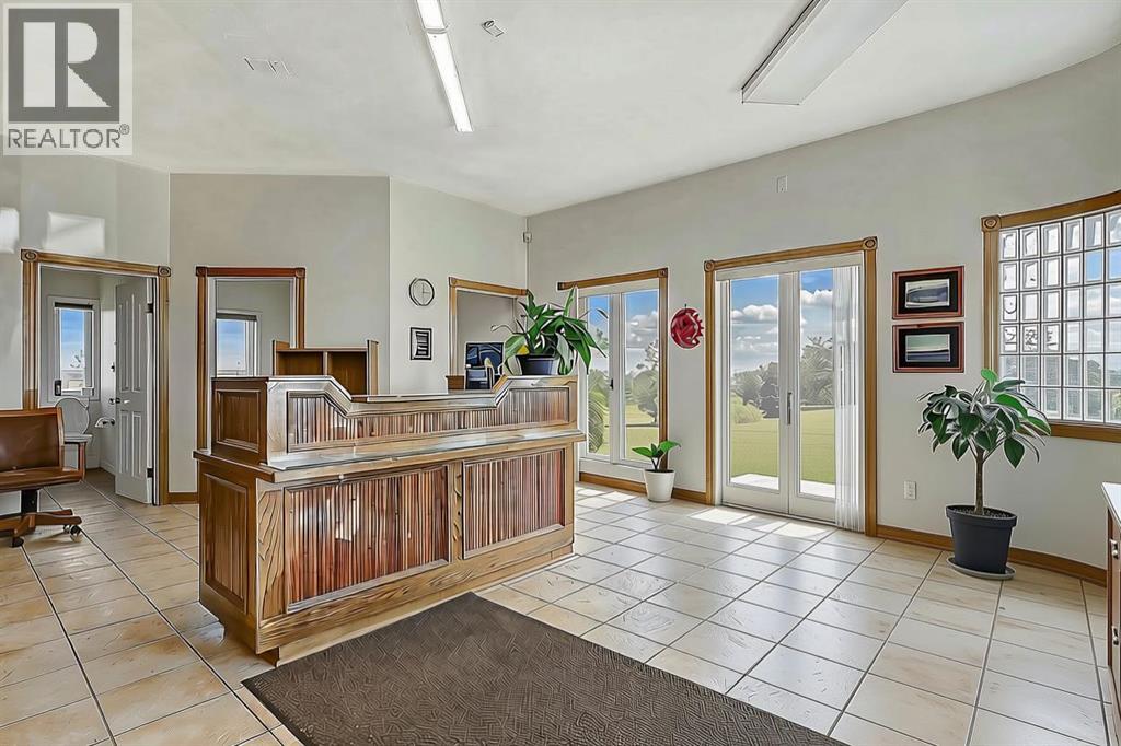 15825 100 Street Property Photo 11
