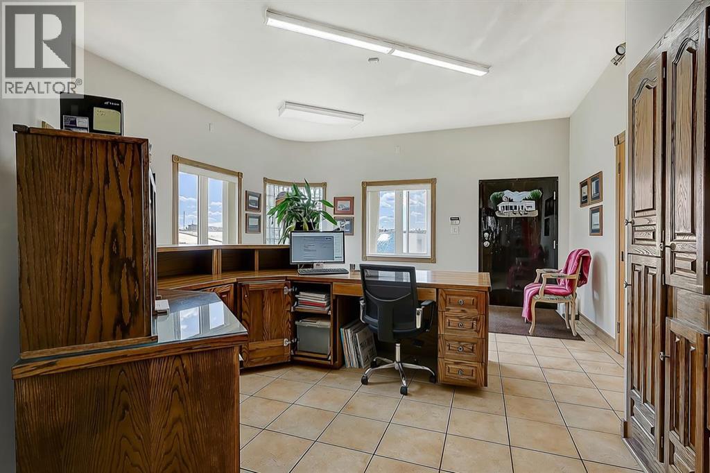 15825 100 Street Property Photo 12