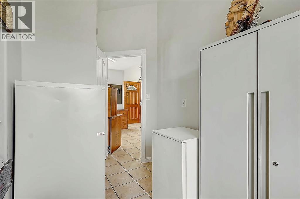 15825 100 Street Property Photo 14