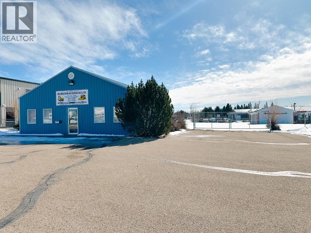 4427 45 Avenue Property Photo 2