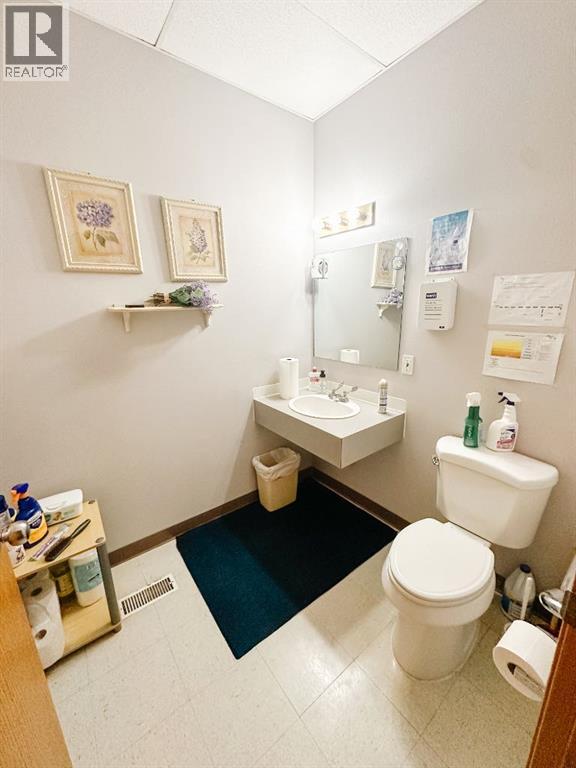 4427 45 Avenue Property Photo 9