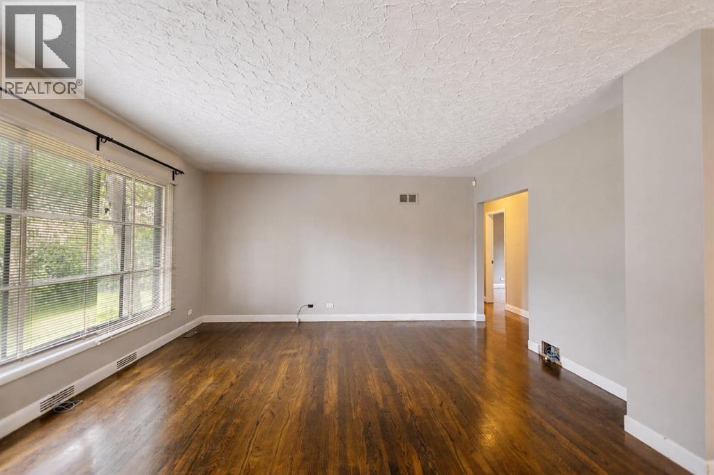 2110 26 Avenue Sw Property Photo 8