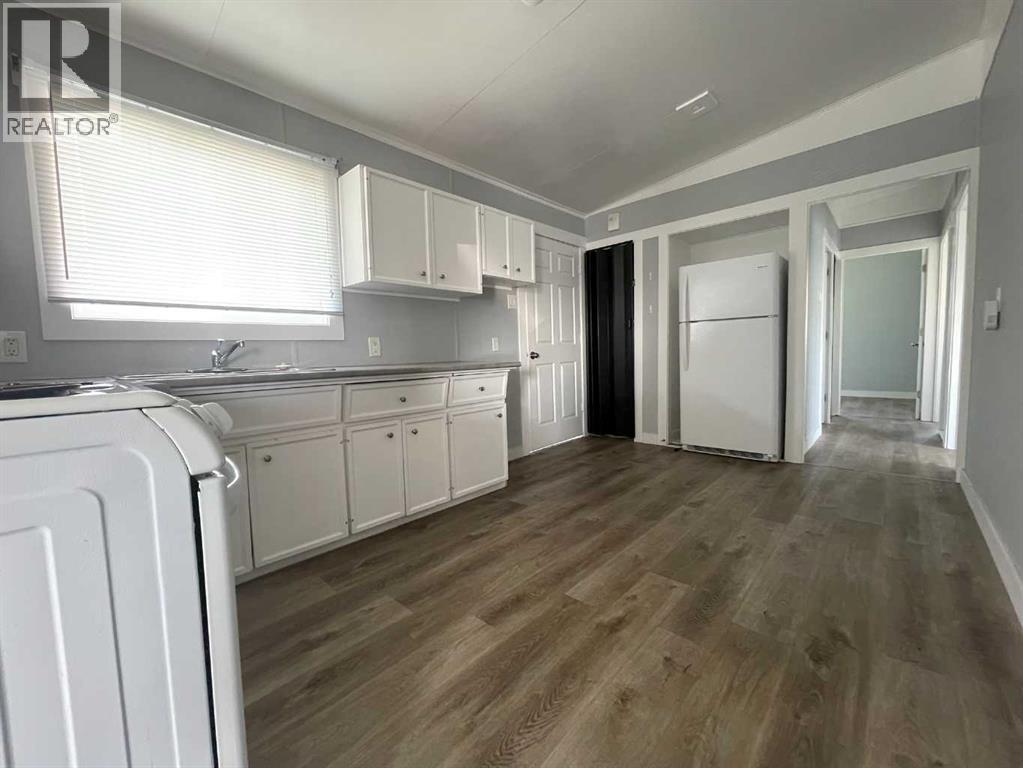 5308 57 Street Property Photo 5