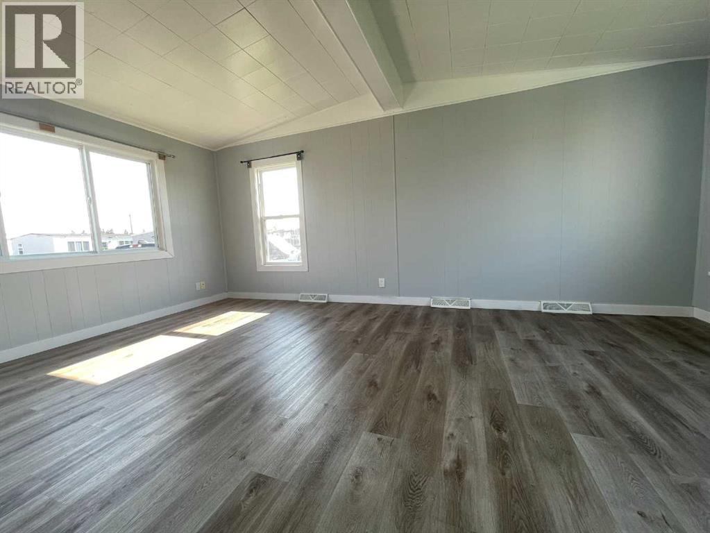 5308 57 Street Property Photo 6