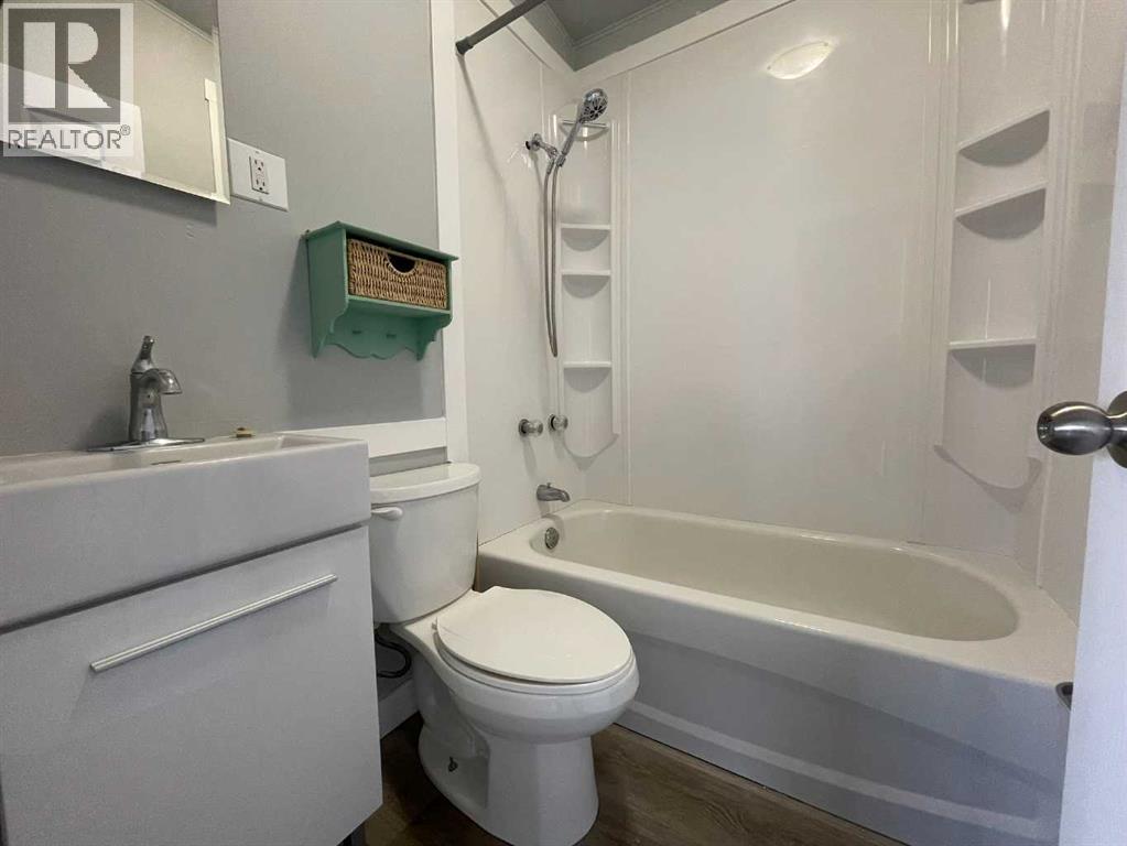 5308 57 Street Property Photo 8