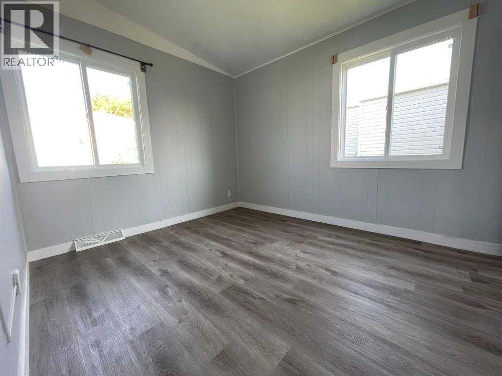 5308 57 Street Property Photo 10