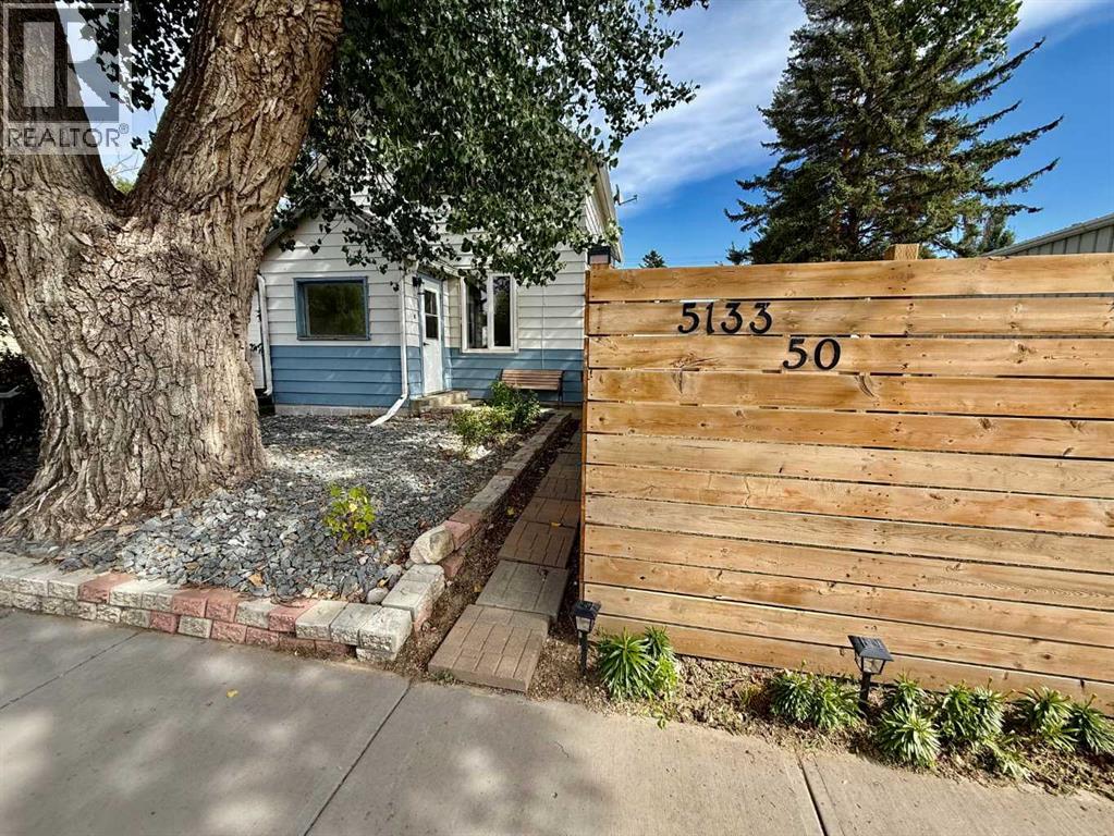 5133 50 Street Property Photo 1