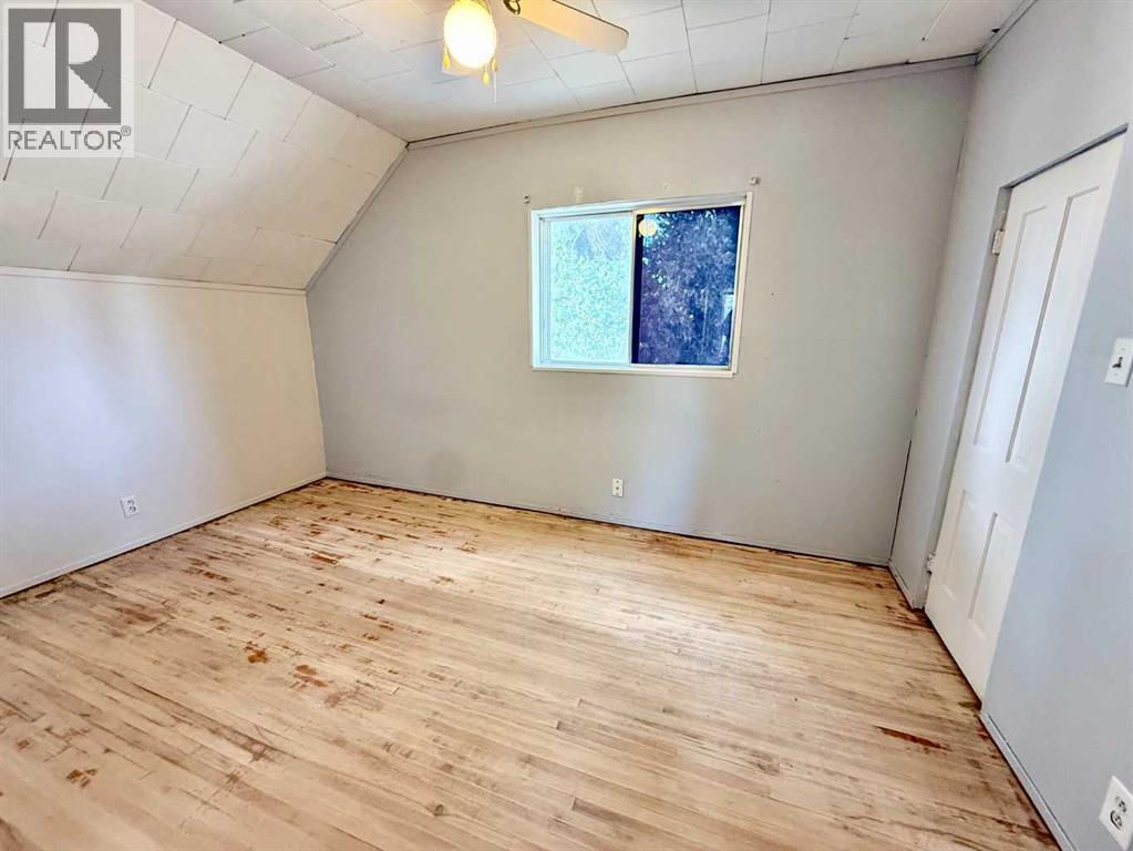 5133 50 Street Property Photo 13