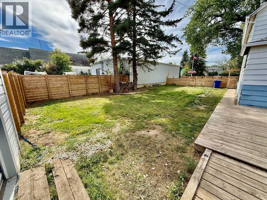 5133 50 Street Property Photo 16